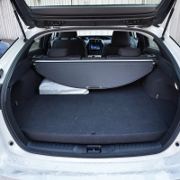 Hyundai ioniq in toyota prius plug-inhybrid (22 of 23).jpg