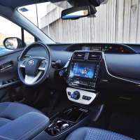 Hyundai ioniq in toyota prius plug-inhybrid (16 of 23).jpg