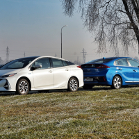 Hyundai ioniq in toyota prius plug-inhybrid (13 of 23).jpg