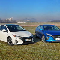 Hyundai ioniq in toyota prius plug-inhybrid (6 of 23).jpg