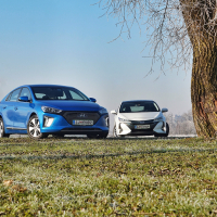 Hyundai ioniq in toyota prius plug-inhybrid (4 of 23).jpg
