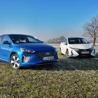 Hyundai ioniq in toyota prius plug-inhybrid (3 of 23).jpg