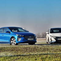 Hyundai ioniq in toyota prius plug-inhybrid (1 of 23).jpg