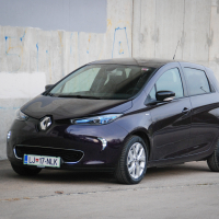 Renault zoe limited Z.E. R110 BL (4 of 16).jpg
