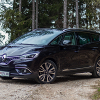 Renault grand scenic energy TCE 160 (4 of 5).jpg