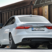 jaguar XF 10.jpg