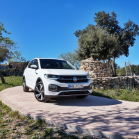 Volkswagen T-cross za volanom (10 of 18).jpg
