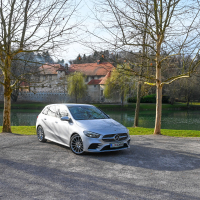 Mercedes-benz B 180 d AMG line (14 of 33).jpg