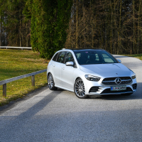 Mercedes-benz B 180 d AMG line (6 of 33).jpg