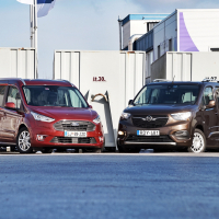 Ford tourneo connect 1.5 ecoblue titanium in opel combo life 1.5 turbo D innovation 96 kW (9 of 37).jpg