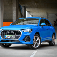 Audi Q3 35 TFSI S tronic S line (4 of 26).jpg