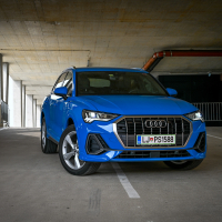 Audi Q3 35 TFSI S tronic S line (3 of 26).jpg