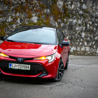 Toyota corolla HB 2,0 HSD e-CVT sport (11 of 13).jpg
