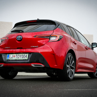 Toyota corolla HB 2,0 HSD e-CVT sport (9 of 13).jpg