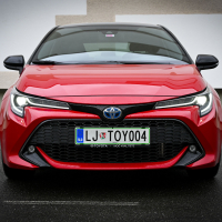 Toyota corolla HB 2,0 HSD e-CVT sport (10 of 13).jpg