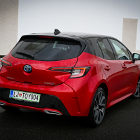 Toyota corolla HB 2,0 HSD e-CVT sport (8 of 13).jpg