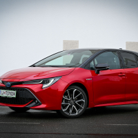 Toyota corolla HB 2,0 HSD e-CVT sport (4 of 13).jpg