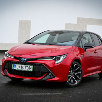 Toyota corolla HB 2,0 HSD e-CVT sport (3 of 13).jpg
