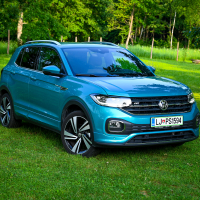 Volkswagen T-cross style 1.0 TSI  (7 of 30).jpg