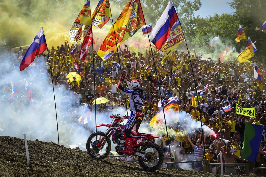 Slovenski navijači, ki bodrijo Tima Gajserja, bodo tokrat pesti stiskali za slovensko motokros reprezentanco (foto Youthstream)