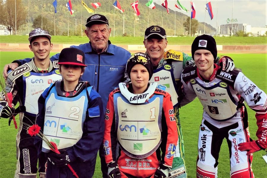 Moštvo AMD Krško - z leve zadaj: Miran Praznik, trener Milan Praznik, Denis Štojs, Nick Škorja; spredaj Tilen Bračko in Sven Cerjak. (Foto/AMD Krško)