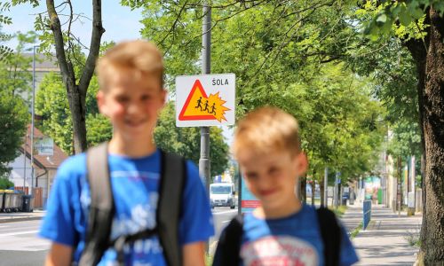 Desetina otrok s slabo izkušnjo!