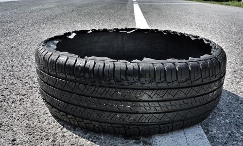 Povrnitev škode zaradi ovire na cesti