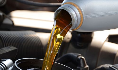 Lahko na servis prinesemo svoje motorno olje?