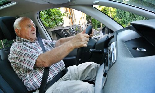 Nasvet: Rabljen avto za starejše voznike