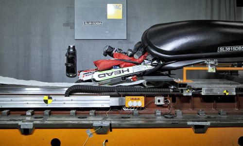 AMZS test sedmih strešnih kovčkov