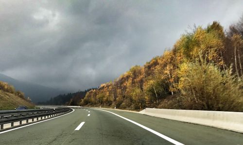 Začenja se jesensko deževje. Imate dobre brisalnike?