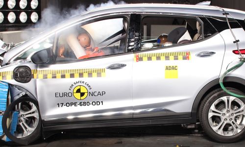 Celovit AMZS test varnosti električne opel ampere-E