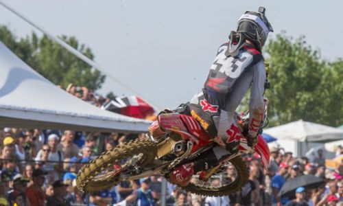 Tim Gajser za točko ob stopničke, zmaga ostala v Italiji