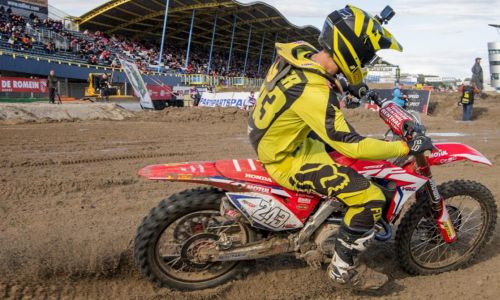 Tim Gajser uspešno prestal operacijo