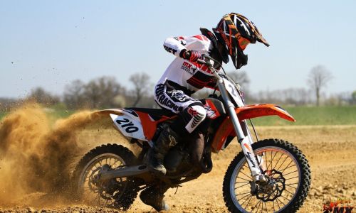 V Mačkovcih prva dirka za pokalno in rekreativno prvenstvo v motokrosu