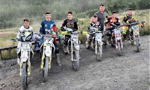 Mladinska reprezentanca v motokrosu zavzeto trenira