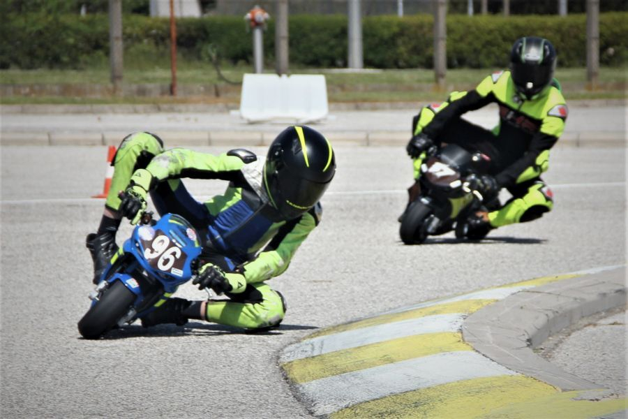 Maver Guštin (96) in Jan Poropat (57) bosta predstavnika Slovenije na evropskem prvenstvu v mini cestno hitrostnem motociklizmu, ki bo na Nizozemskem.
