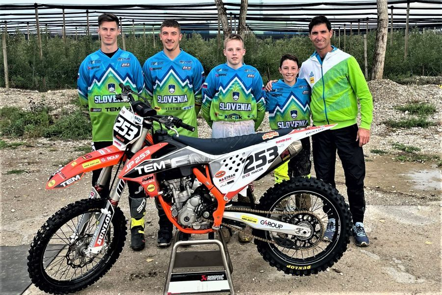 Slovenska reprezentanca za evropski pokal narodov (od leve): Jan Pancar, Tilen Demšič, Lukas Osek, Rok Plestenjak in selektor Sašo Kragelj.