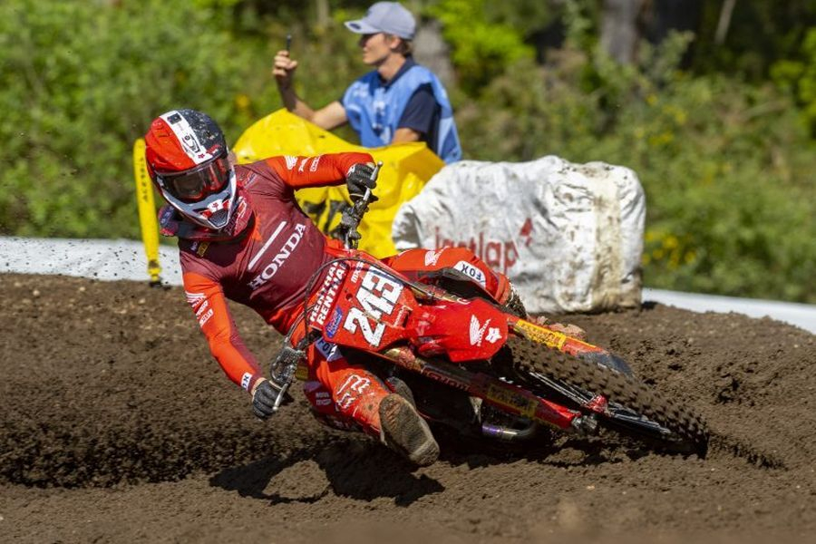 Po dirki za VN Galicije je Tim Gajser ostal brez rdeče številke vodilnega v skupnem seštevku točkovanja za svetovno prvenstvo razreda MXGP.