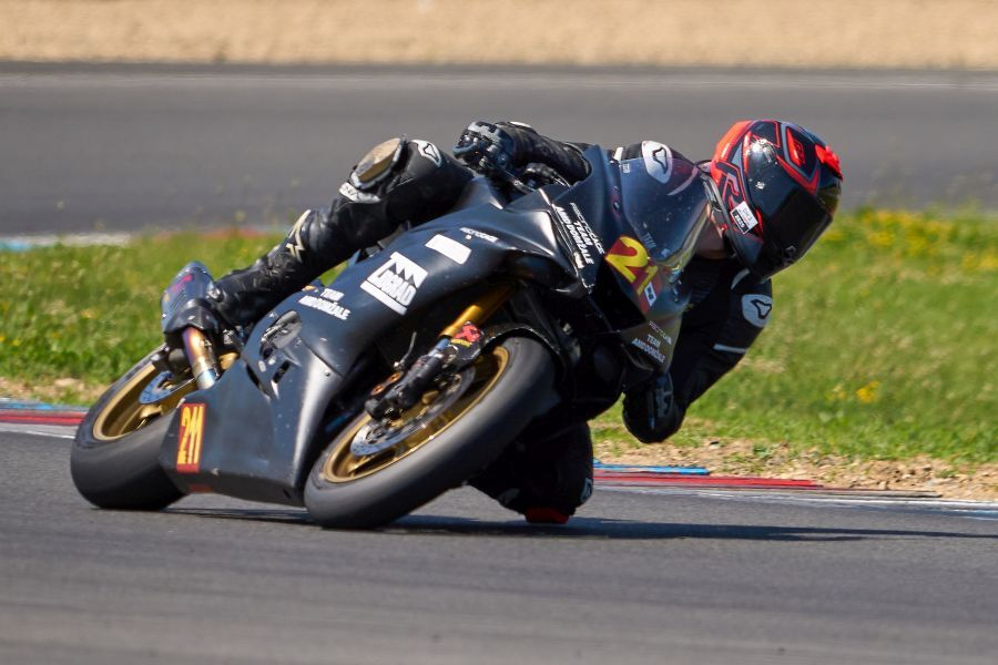 Enej Logar (21) se nahaja na prvem mestu razreda supersport 600 v skupnem seštevku tekmovanja za državno prvenstvo Slovenije.
