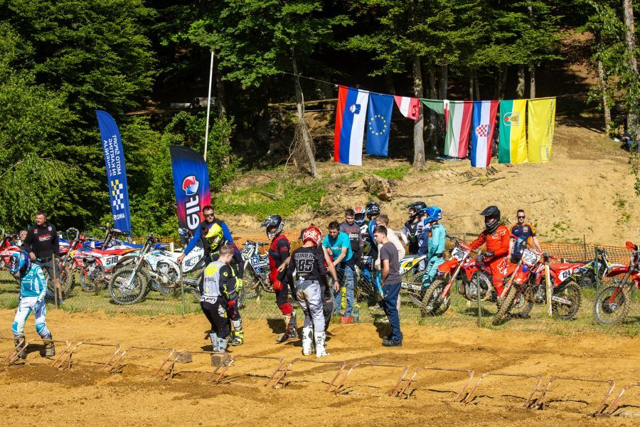 V Mačkovcih so vozniki na progi lahko pokazali vse, kaj znajo in zmorejo na tretji dirki ELF državnega prvenstva v motokrosu.