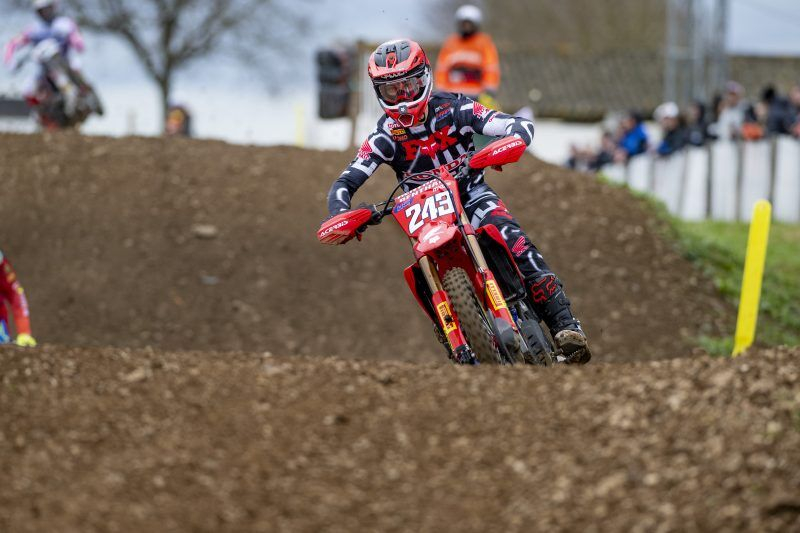 Tim Gajser (243) bo tudi v Riola Sardu na motorju vozil z rdečo številko vodilnega v skupnem seštevku svetovnega prvenstva razreda MXGP.