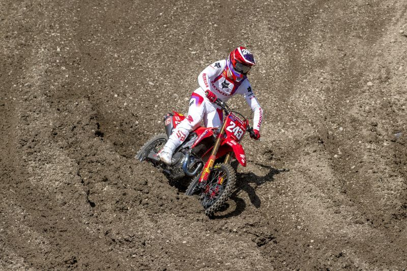 Tim Gajser (243) se z rdečo številko vodilnega v skupnem seštevku razreda MXGP v Švico odpravlja v vlogi favorita.