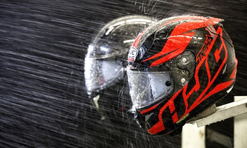 AMZS test 9 motorističnih zaščitnih čelad