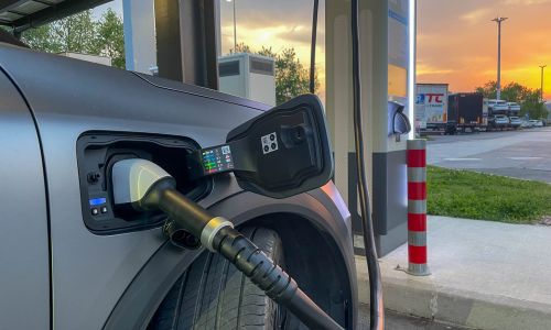 Na elektriko: Polnilne izgube pri polnjenju električnih avtomobilov