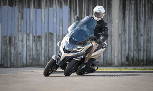 Na motorju: Avtomobilski skuter